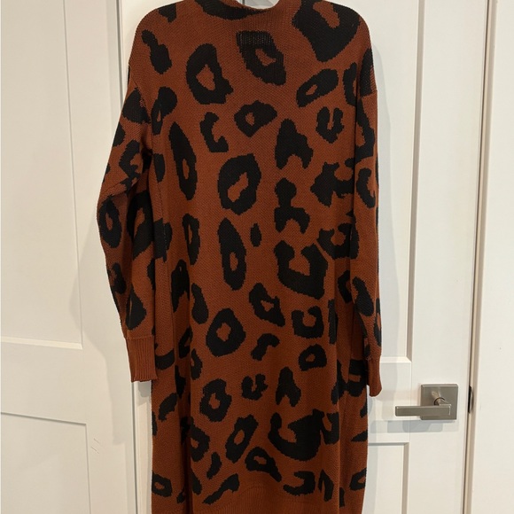 Leopard Pattern Long Cardigan. Size XL - Picture 3 of 6